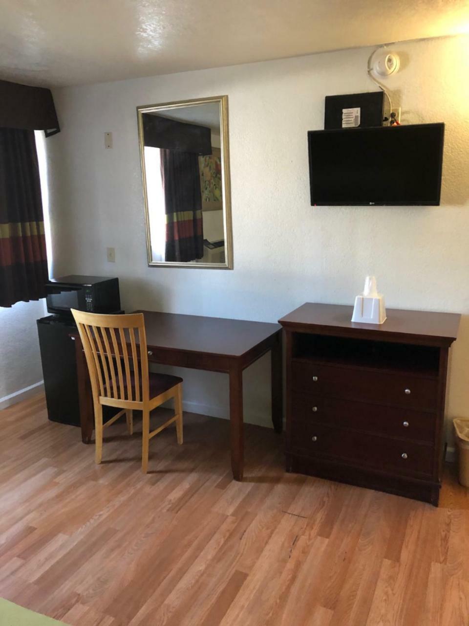 Motel Americas Value Visalia