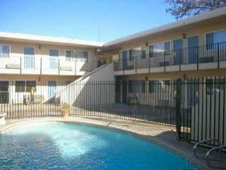 Motel Americas Value Visalia